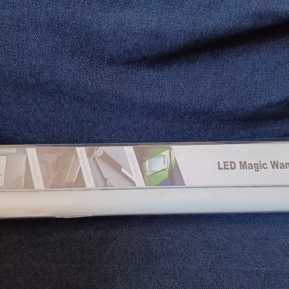 NEW Led Closet Light, USB Rechargeable - Picture 2 of 4